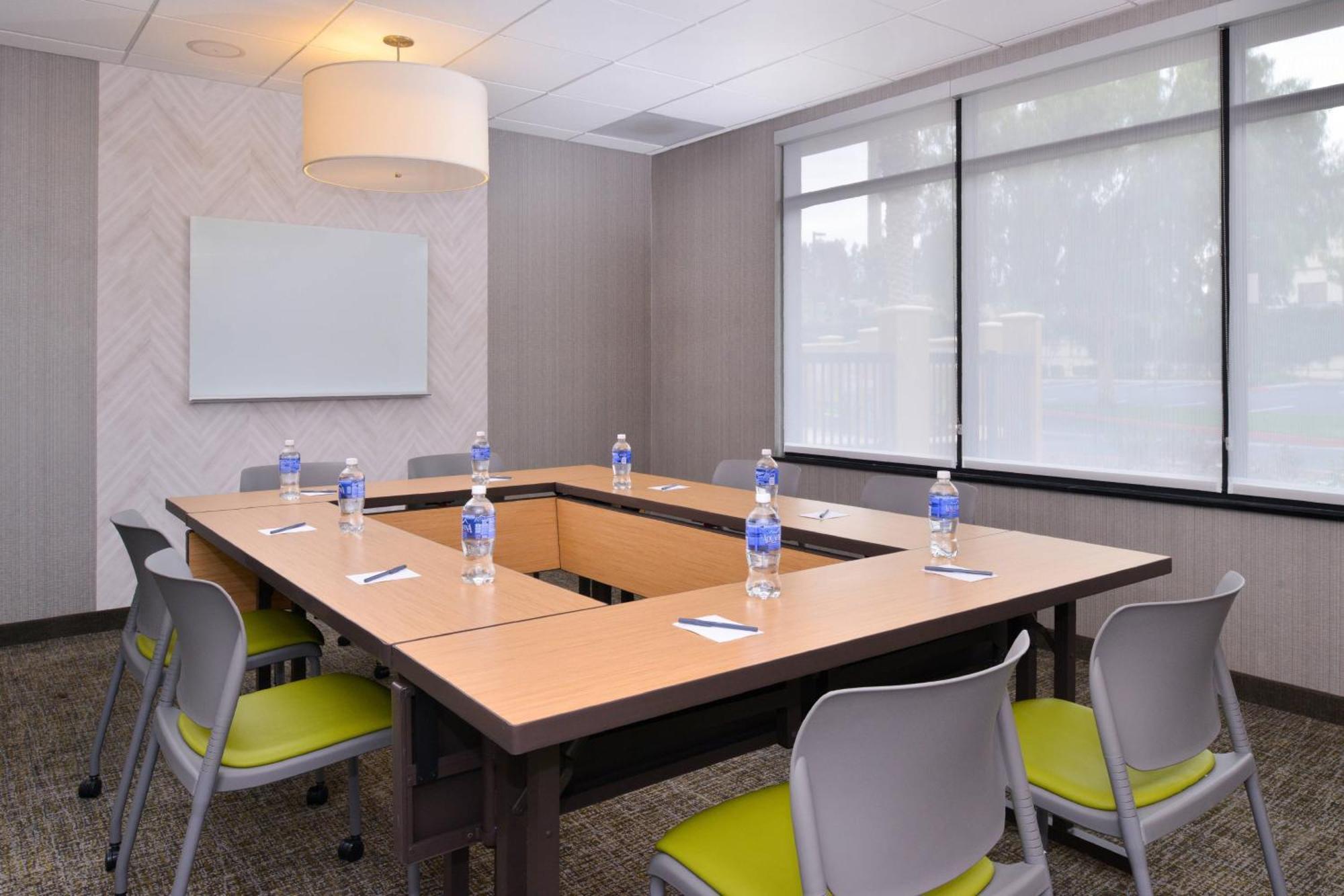 Springhill Suites By Marriott Corona Riverside Bagian luar foto