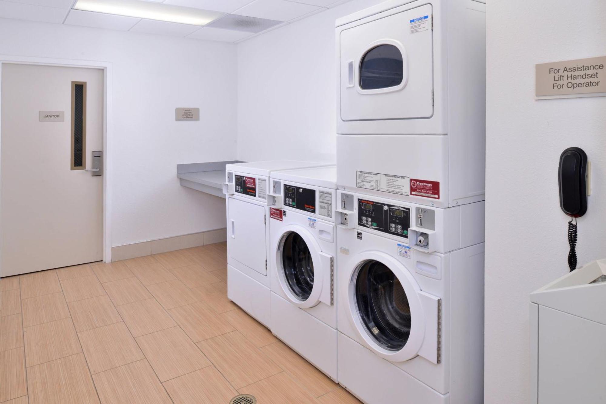 Springhill Suites By Marriott Corona Riverside Bagian luar foto